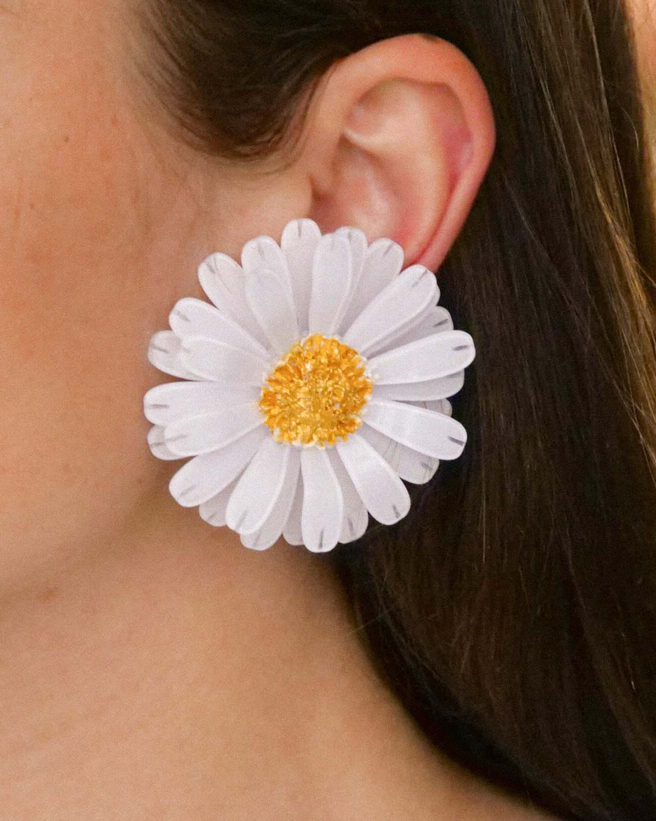 Boucles d'oreilles Vica dorées  Boucles d'oreilles en fleurs
