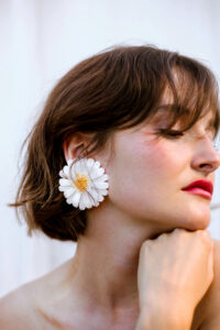 shooting-femme-boucles-a-fleurs