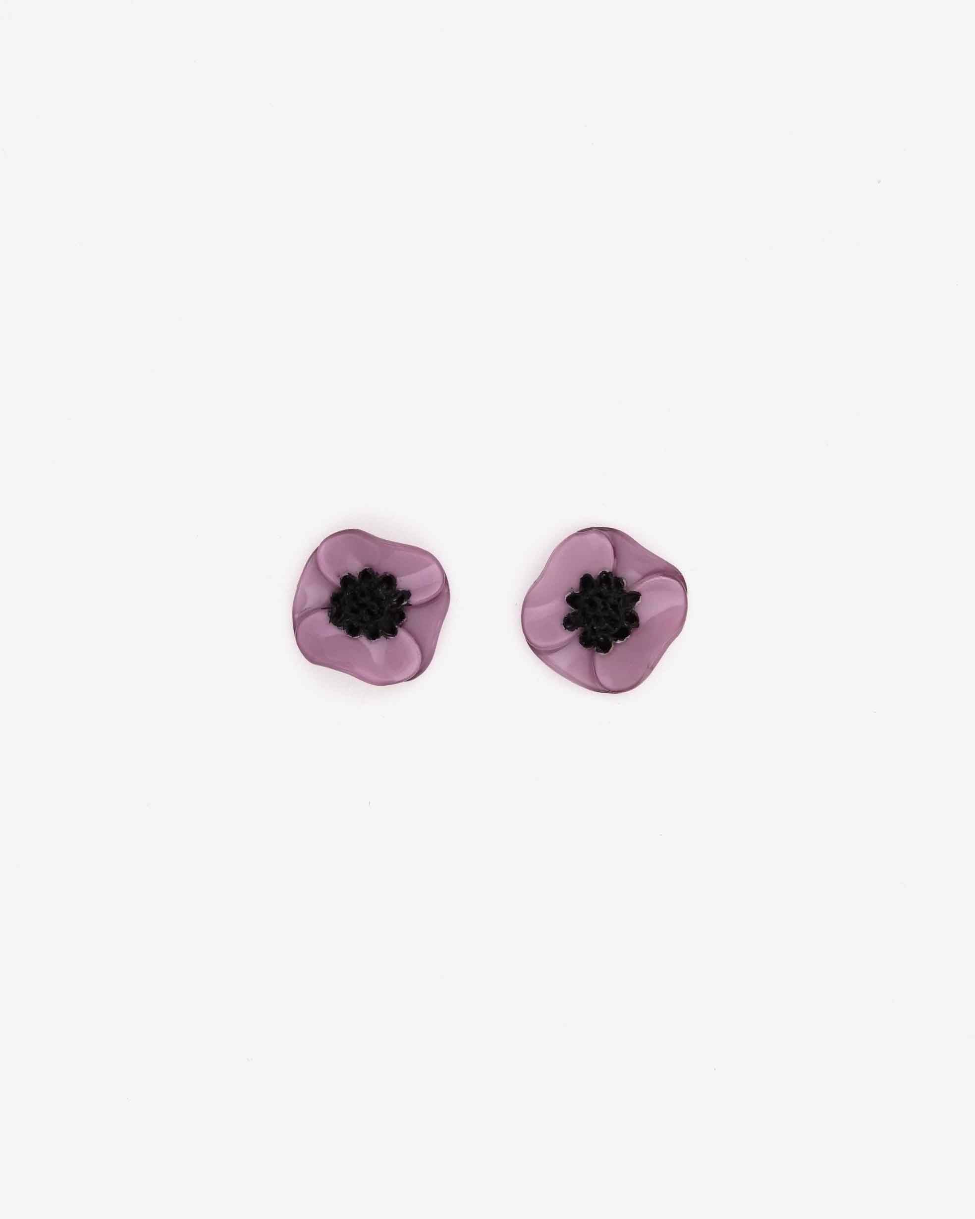 mini boucles d'oreilles fleuries violettes avec un coeur noir