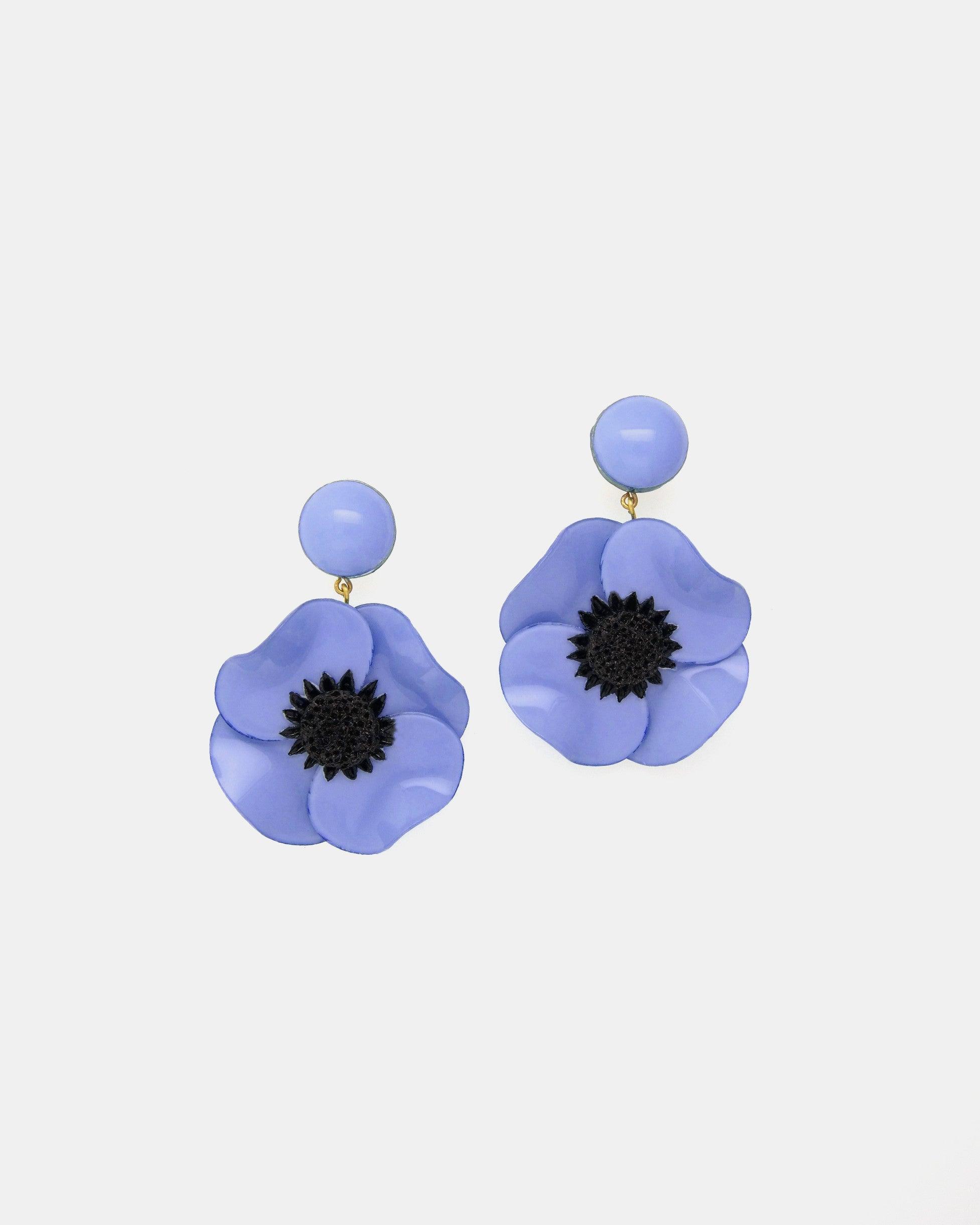 Grandes boucles d'oreilles pendantes fleurs couleur bleuet 