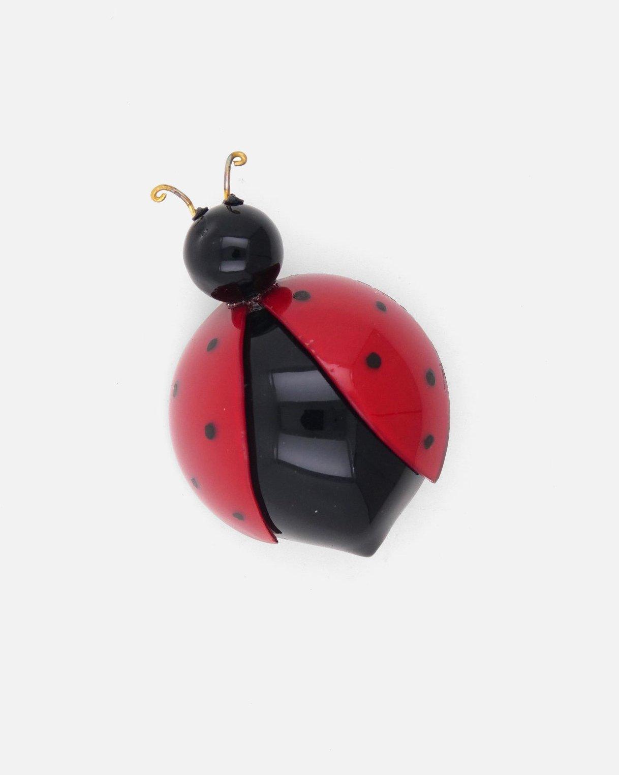 Grande broche coccinelle rouge avec points noirs et petites antennes