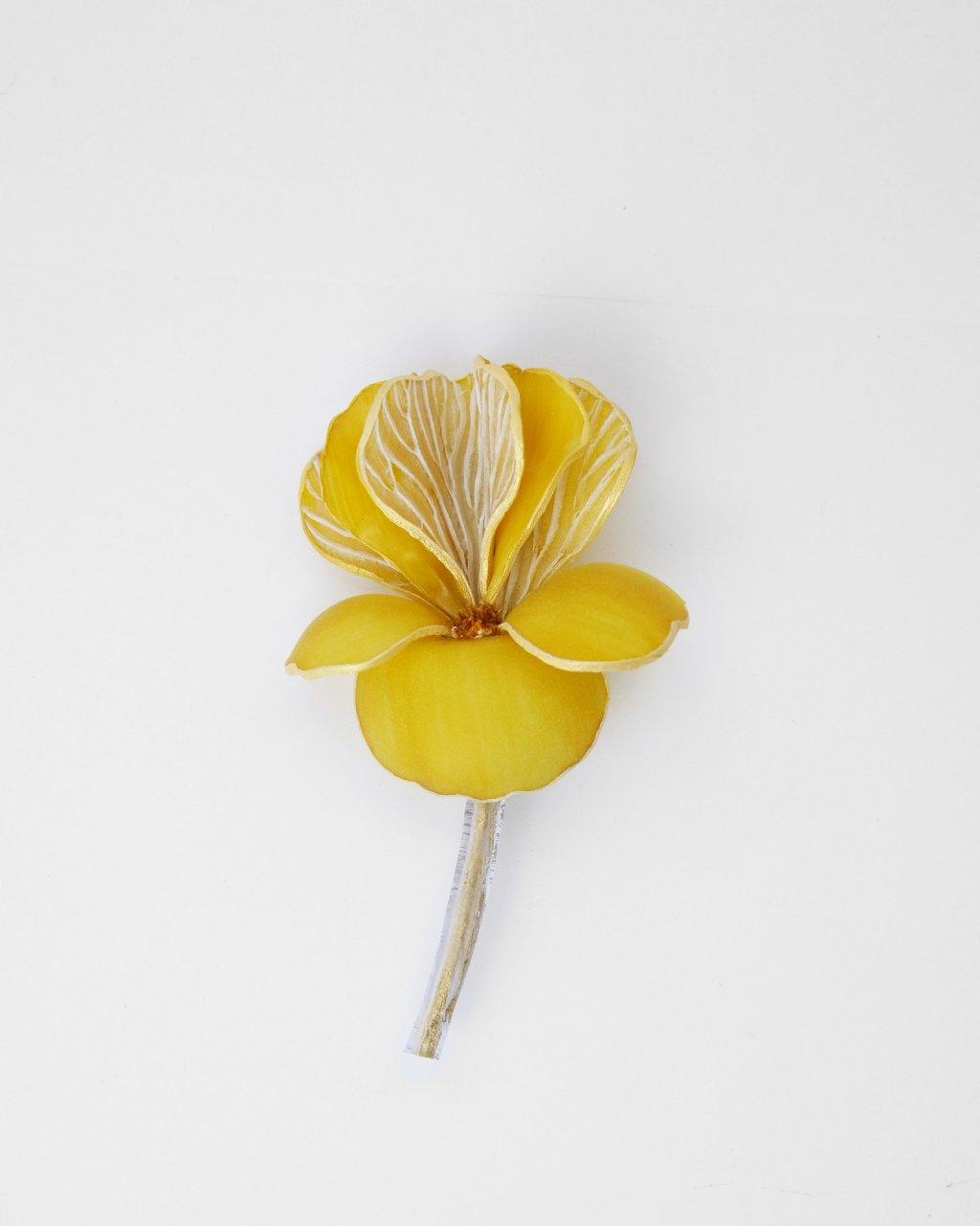 broche bijou effet velours de couleur jaune