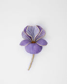 broche velours iris violette tige d'or