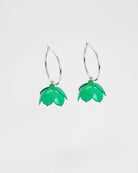 Boucles d’oreilles originales argentées avec fleurs  sculptée verte