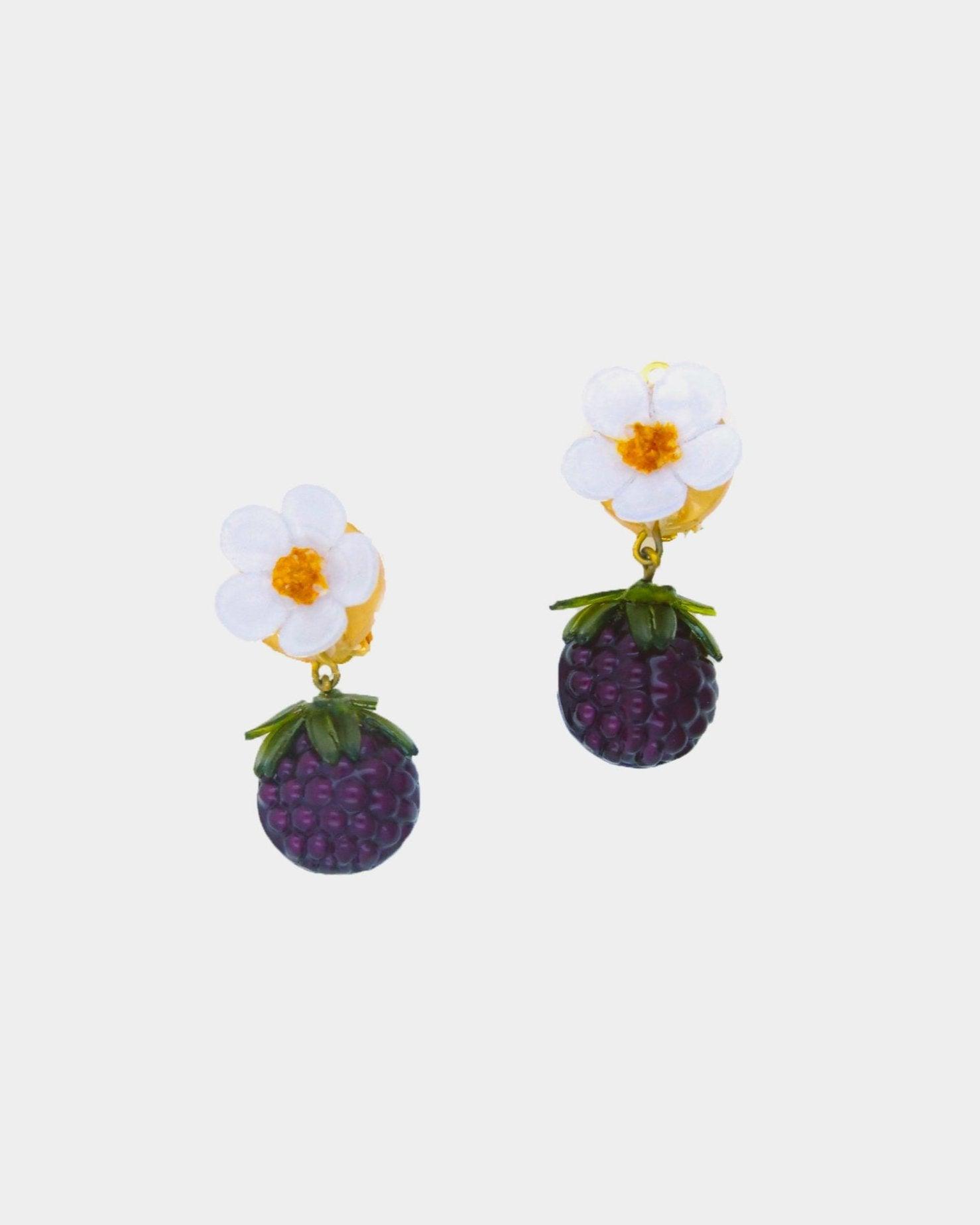 boucles d'oreilles mures avec fleurs blanches all-groups