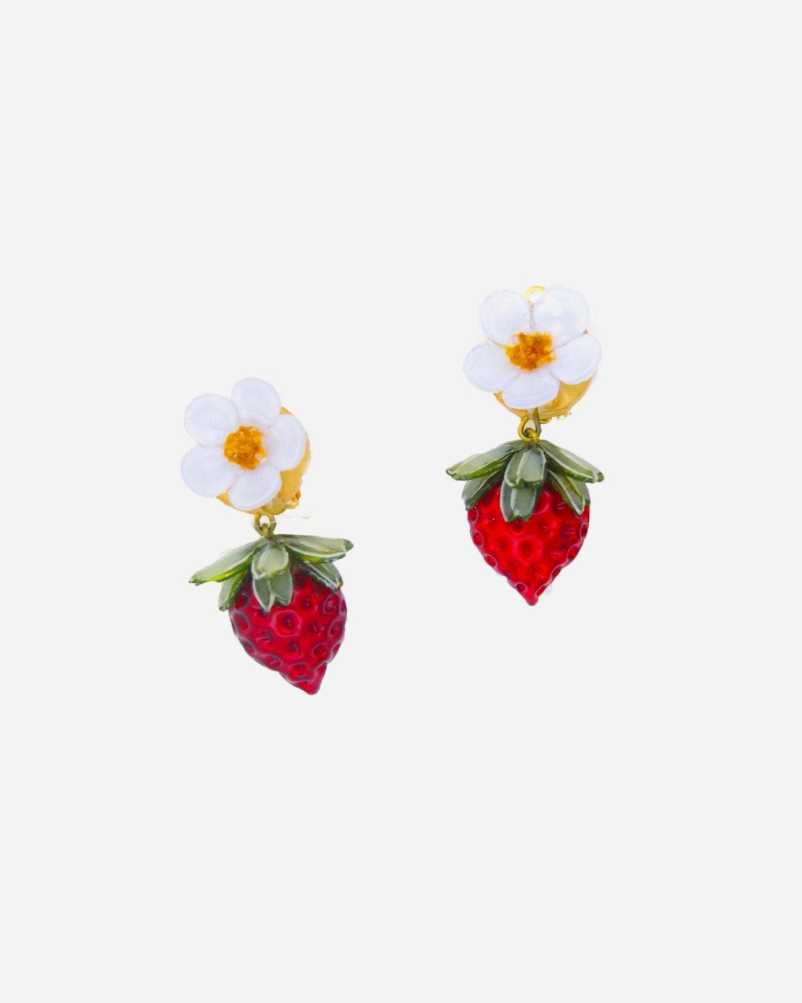 Boucles d'oreilles fraise avec fleurs blanches all-groups