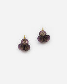 boucle d'oreille violette attache dormeuse et design graphique