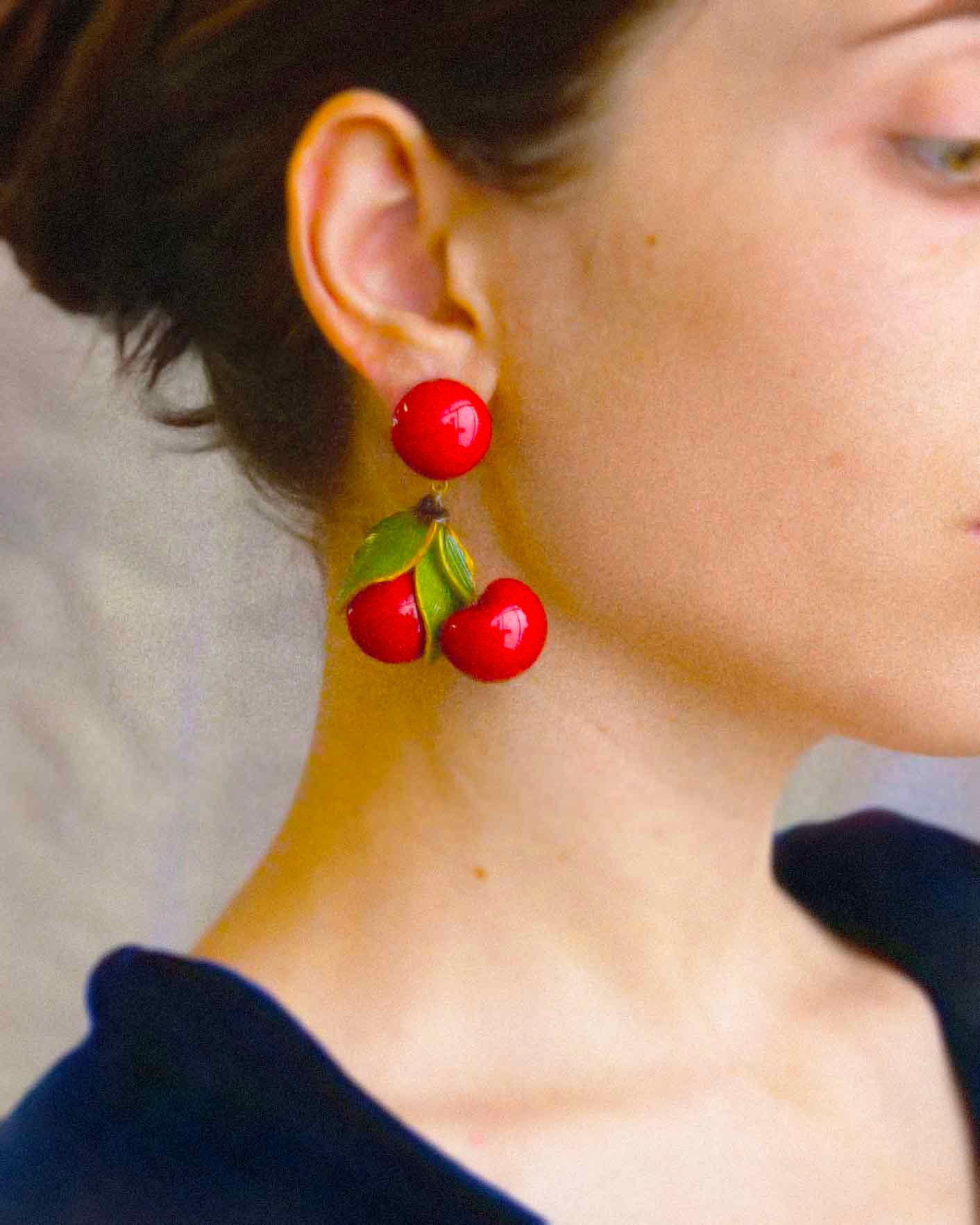 Boucles d'oreilles pendantes rouges cerises all-groups