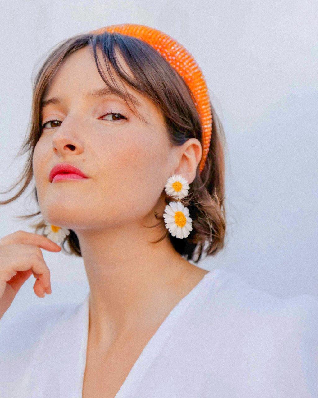 Boucles d'oreilles avec 2 marguerites blanches et jaunes