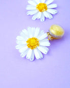 all-groups Boucles d'oreilles pendantes marguerite blanches au coeur jaune