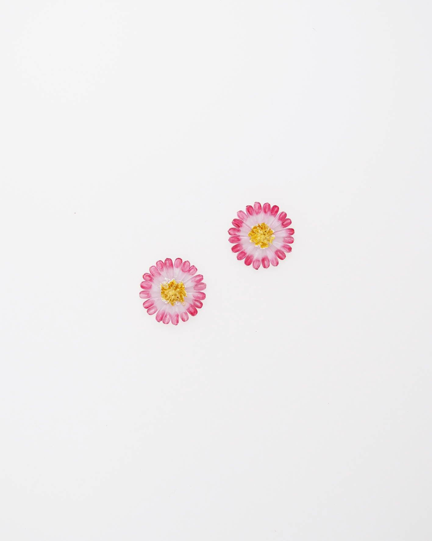 petites boucles d'oreilles roses en forme de marguerites