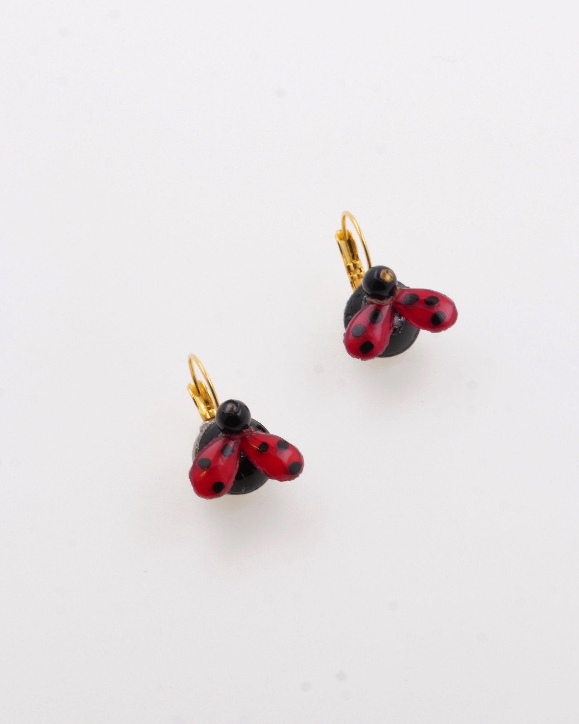 Petites boucles d'oreilles coccinelles rouge et noir attaches pour oreilles percées