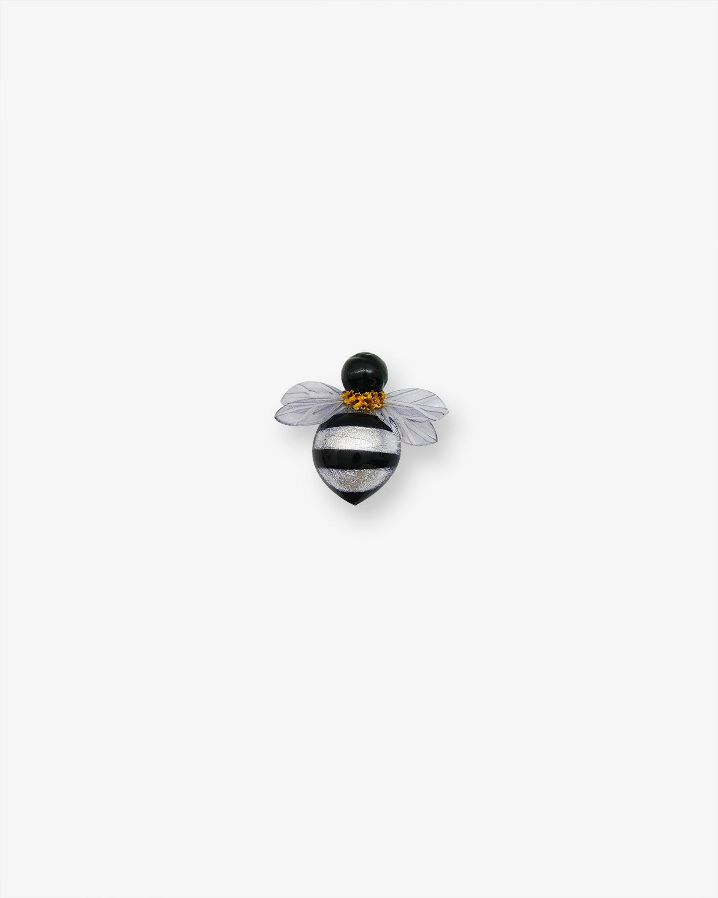 all-groups Broche bijoux argentée représentant une abeille en résine