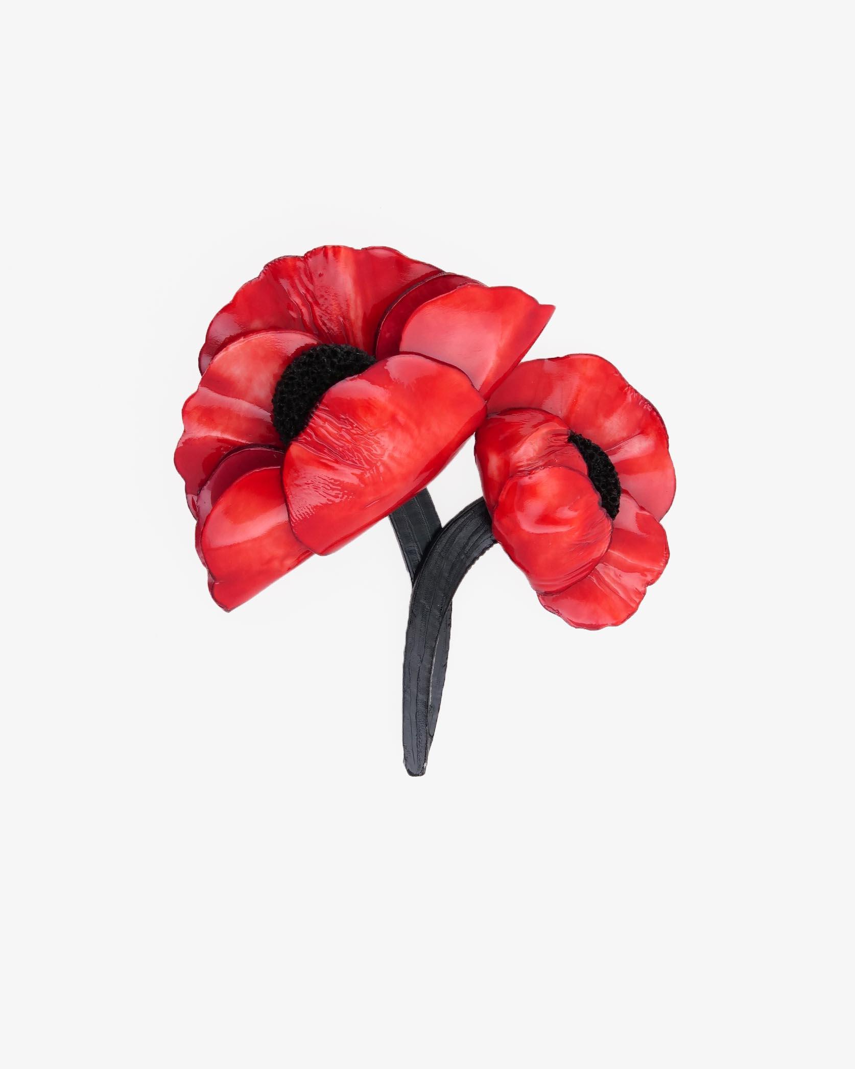 Broche fleurie bijou de couleur rouge 