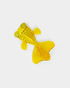 Broche japonaise en forme de carpe koi  de couleur jaune 