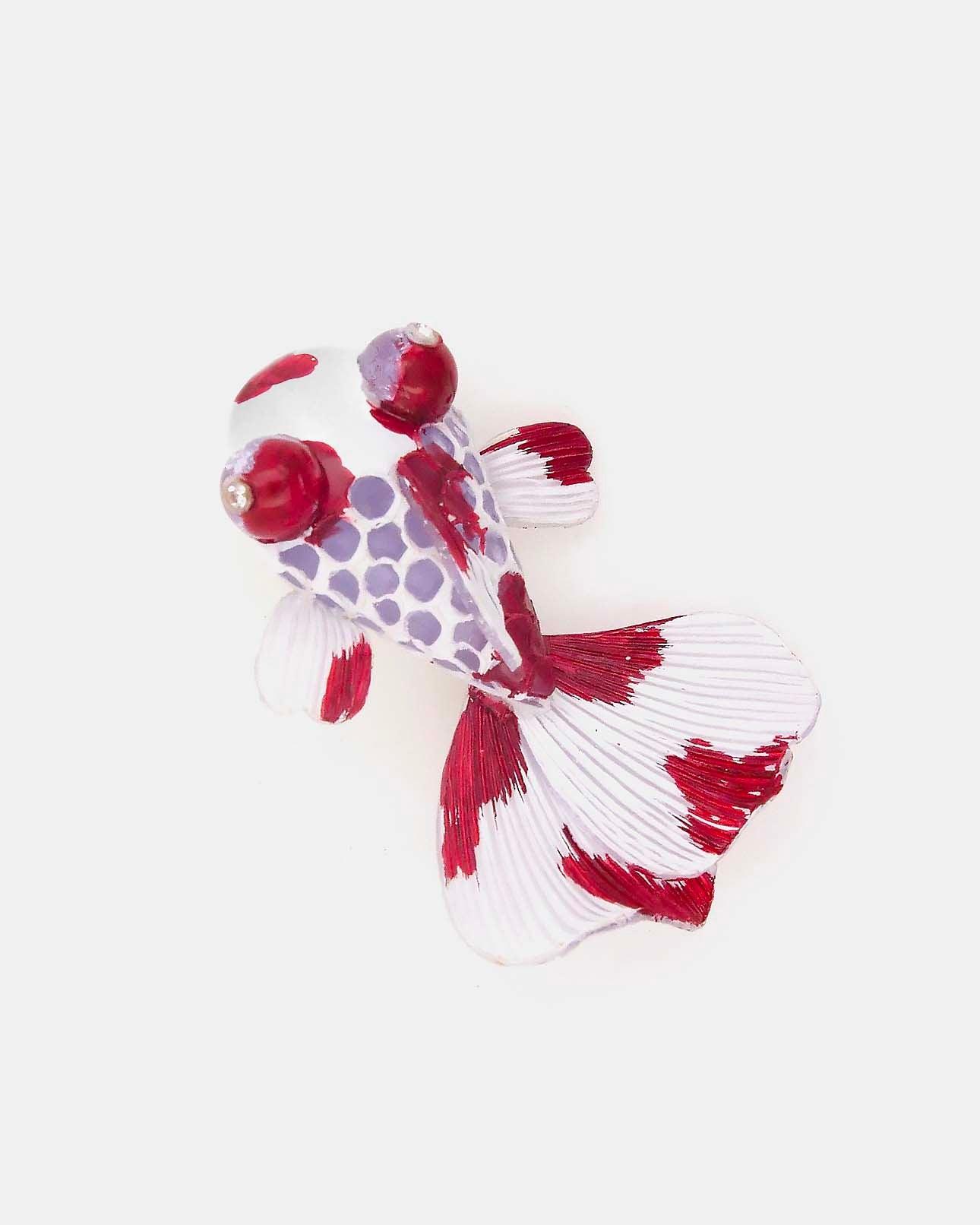 Broche bijou en forme de poisson tacheté rouge et blanc