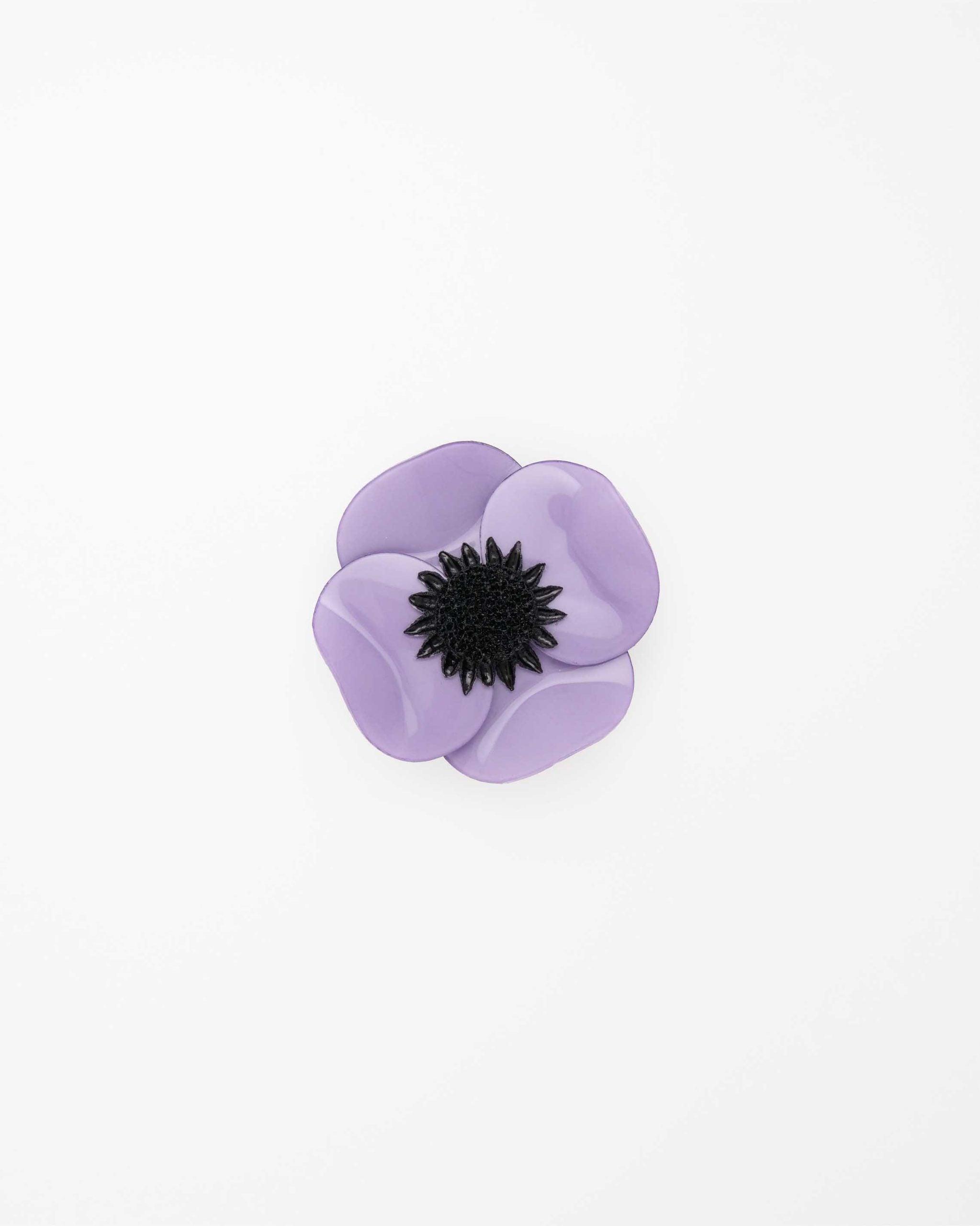 fleur d'anémone sous forme de broche couleur violet