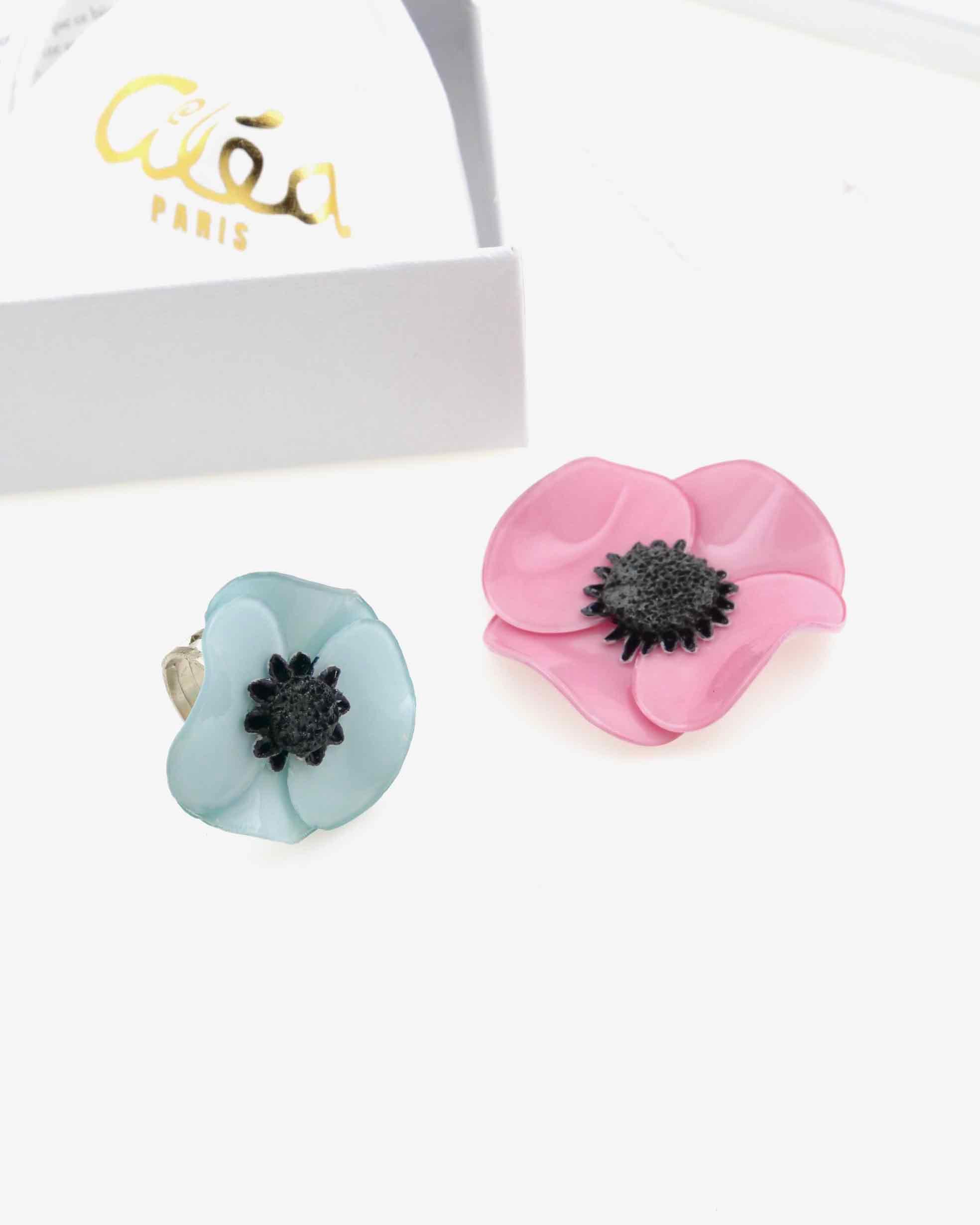 Coffret cadeau avec broche rose et bague bleue 