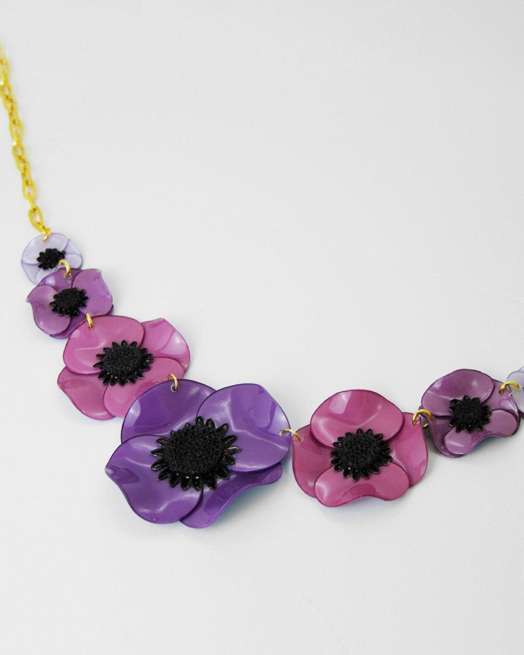 all-groups Grand collier avec 7 fleurs d'Anémone violettes 