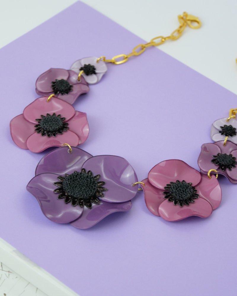 all-groups Grand collier violet composé de 7 fleurs d'Anémone