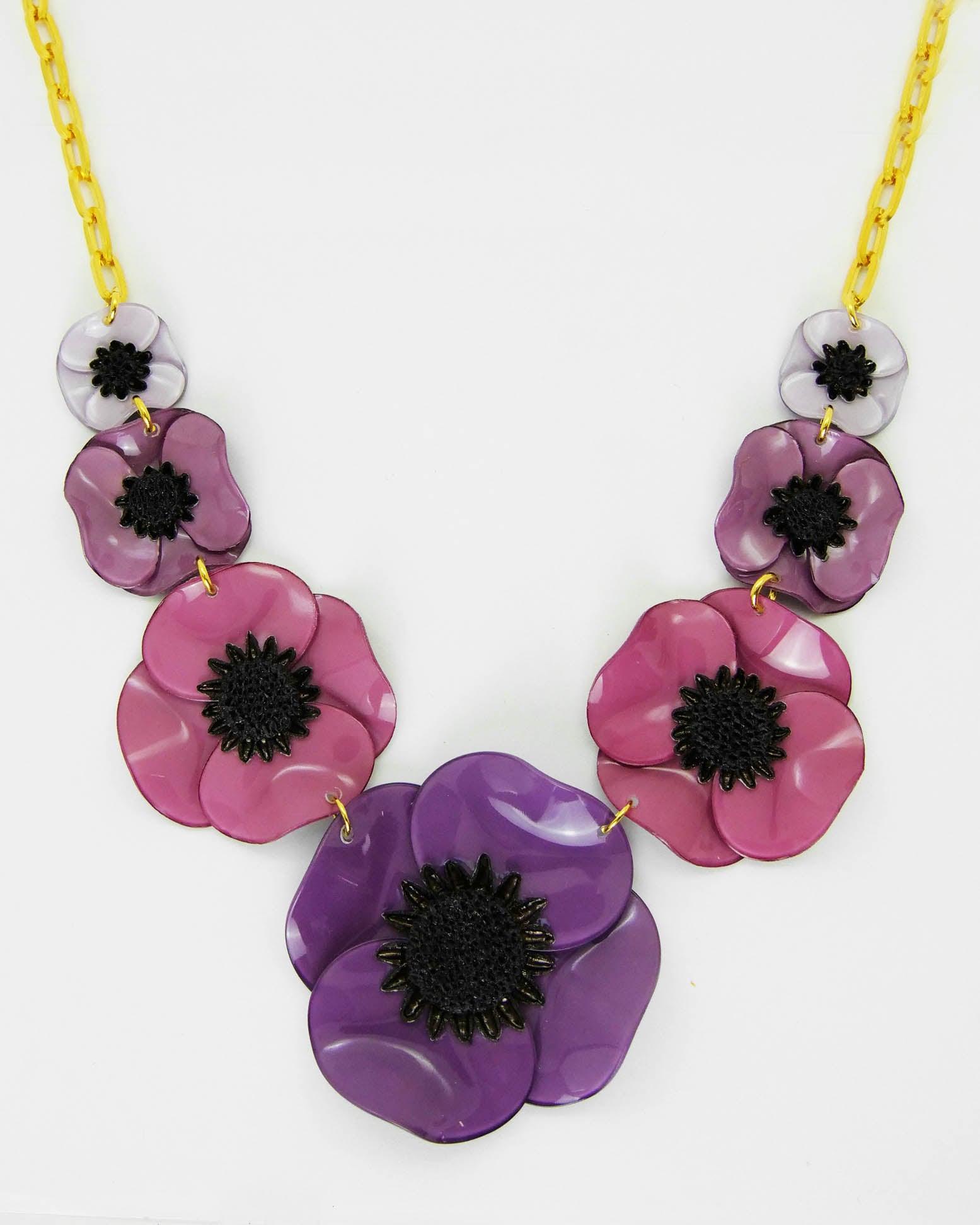 Grand collier Anémone avec 7 fleurs colorées en violet 