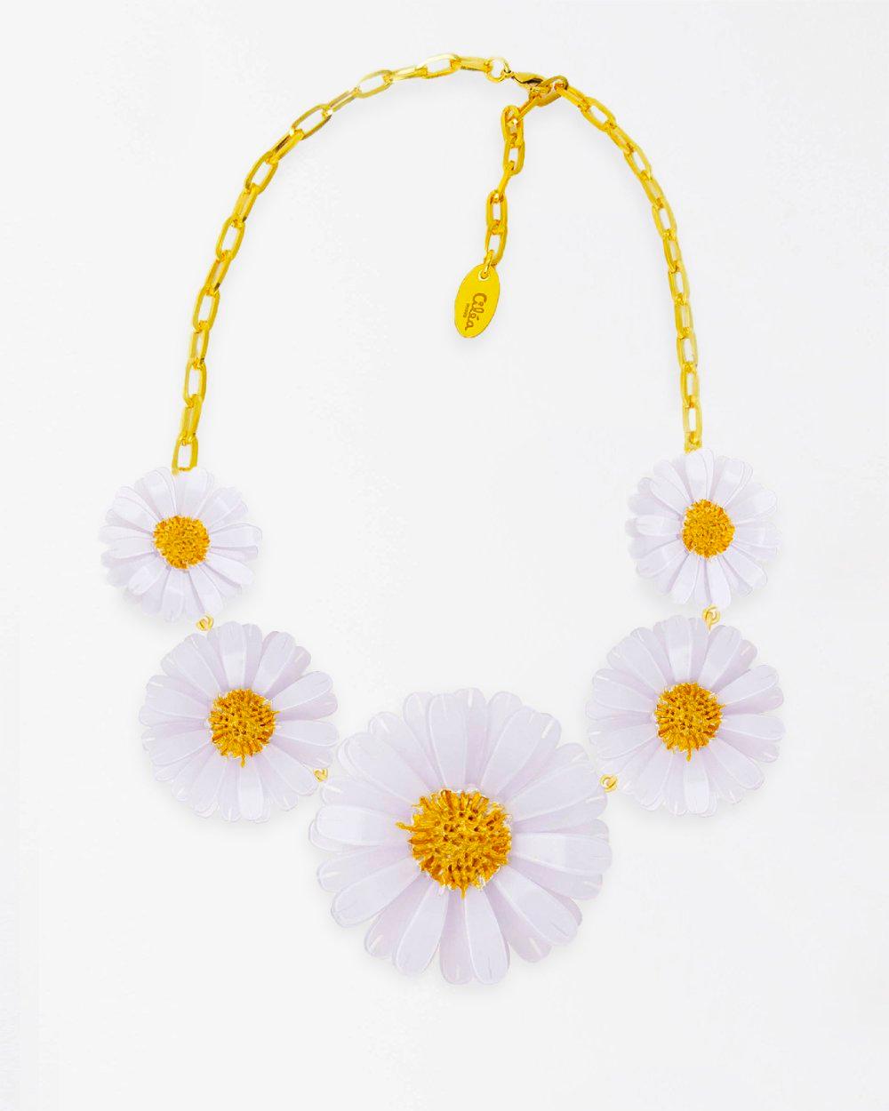 Collier 5 fleurs marguerites avec coeur jaune sur une chaine en plaqué or 24 carats