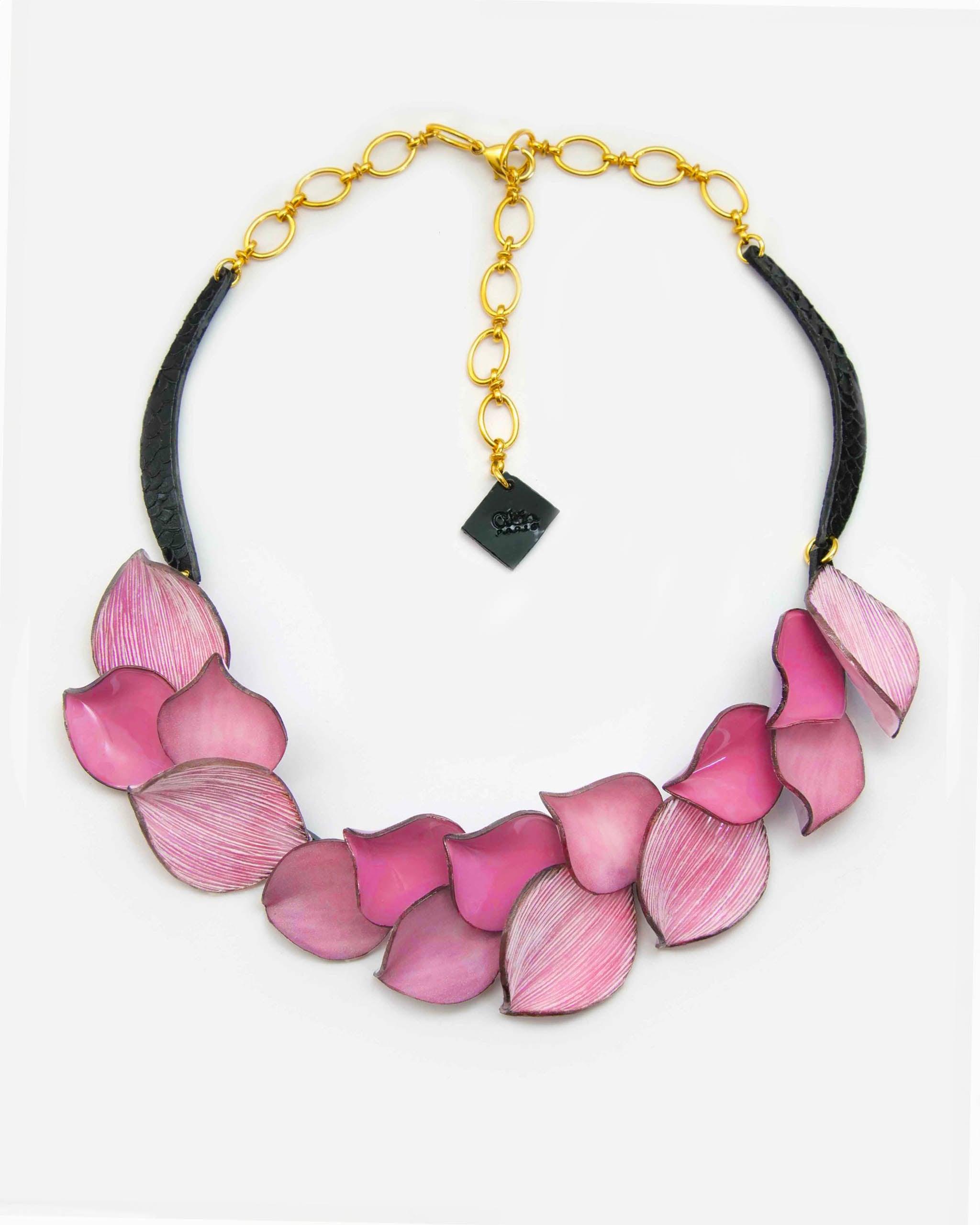 Collier zora rose avec chaine dorée