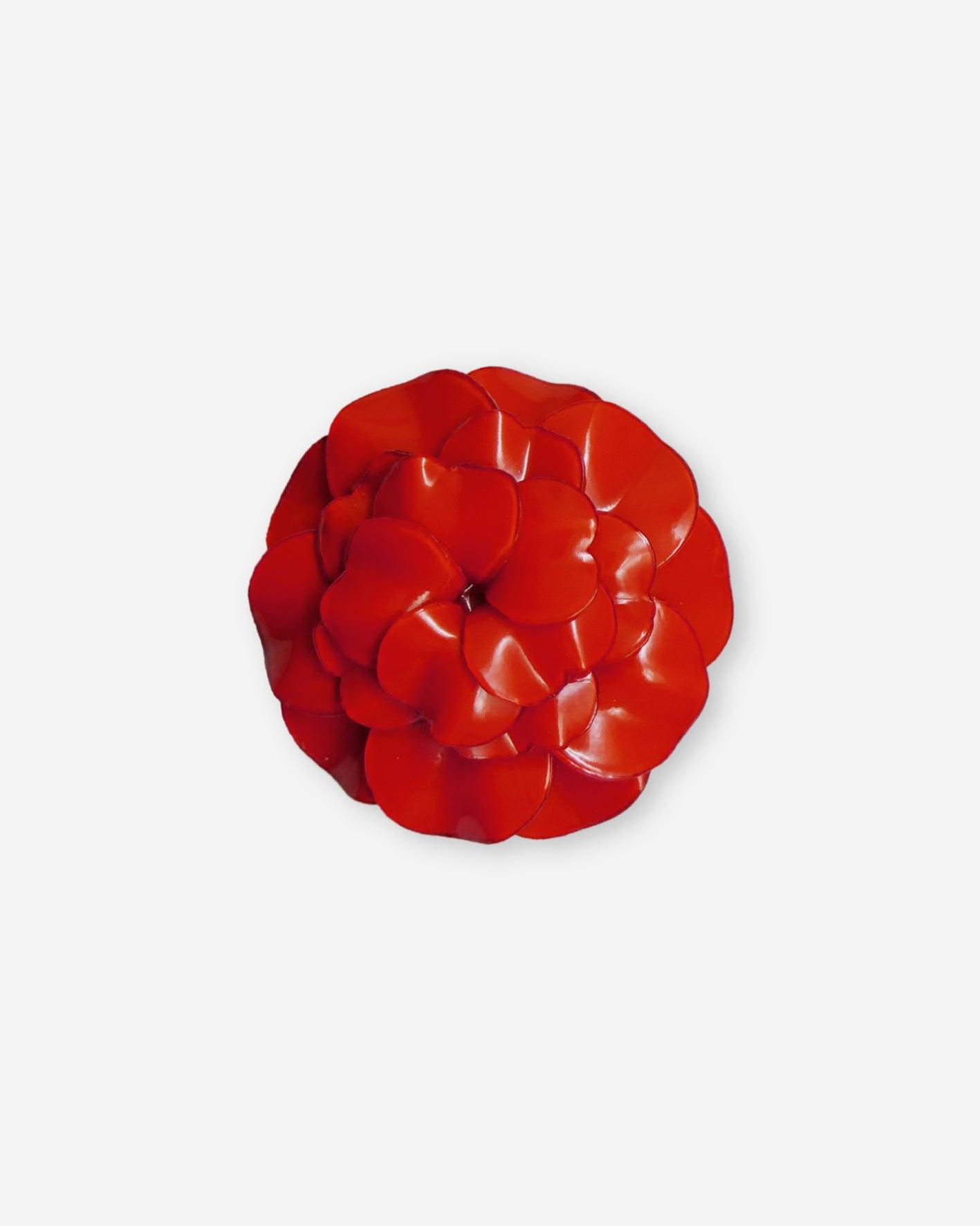 grande broche rouge en forme de fleur de geranium