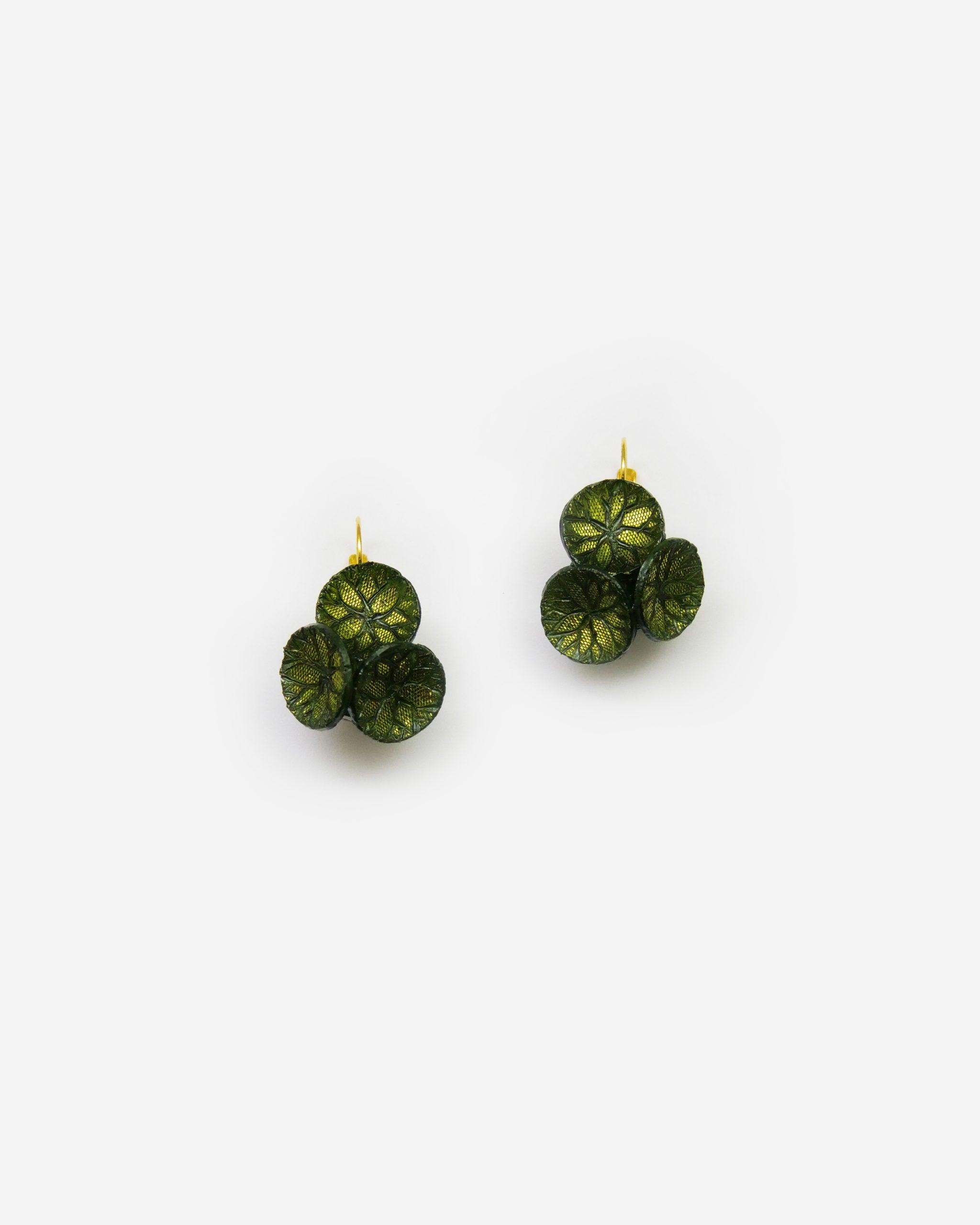 petites boucles d'oreilles discrètes de couleur verte