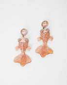 Boucles d'oreilles pendantes koi couleur corail avec cabochon brillant