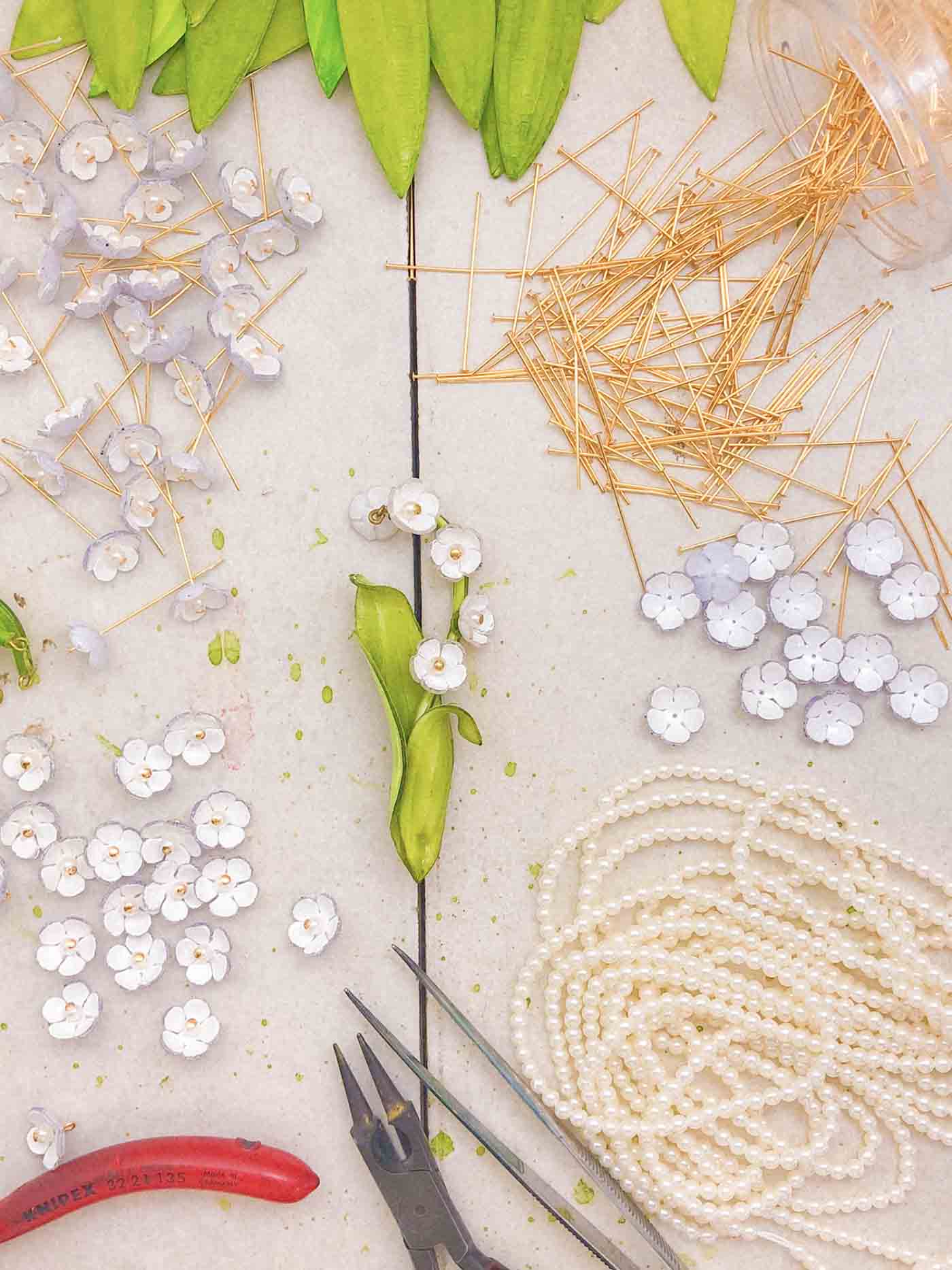 fabrication de la broche muguet à l'atelier