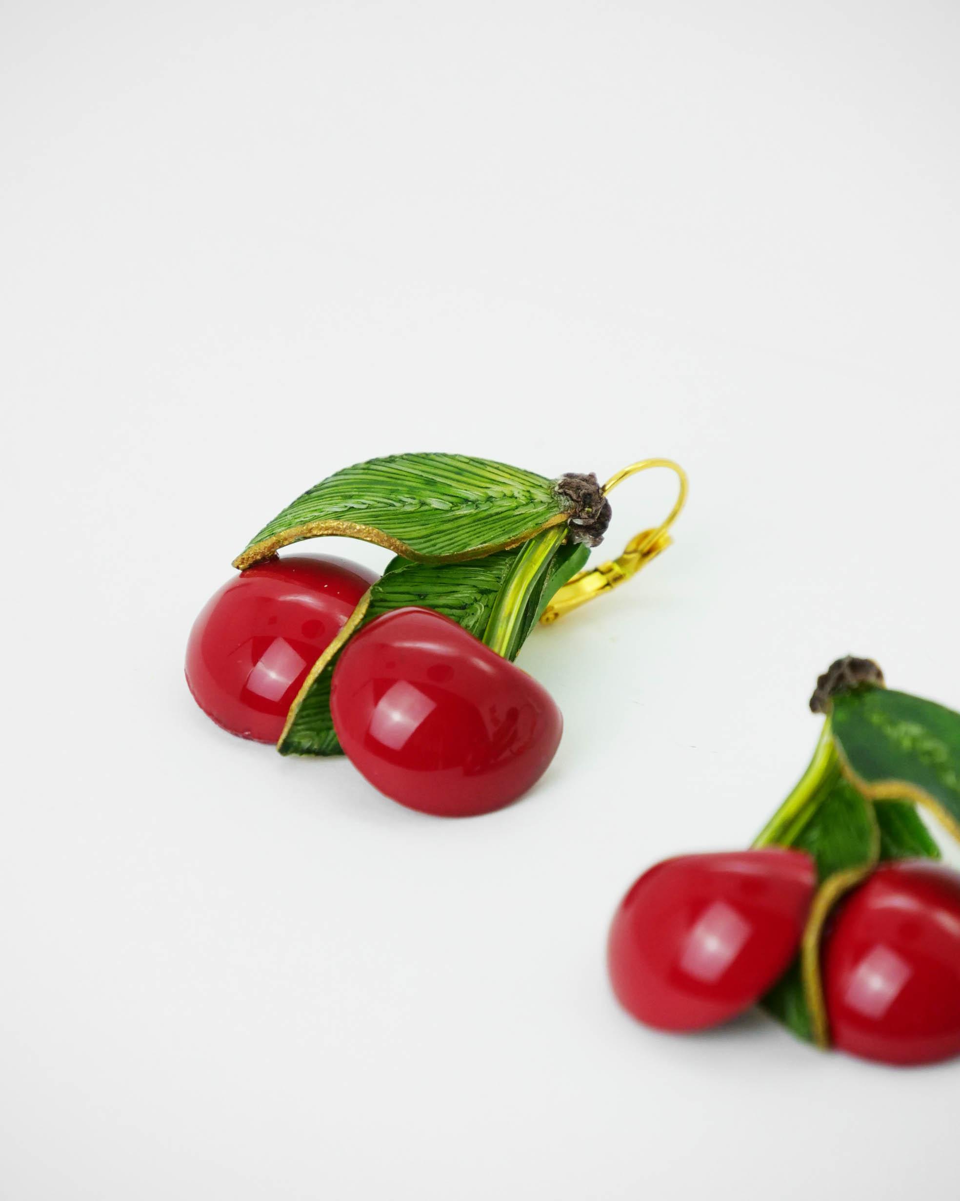 Boucles d'oreilles rouges avec attache dormeuse