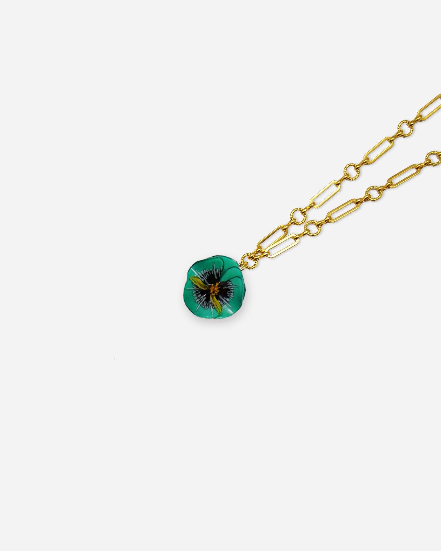 Collier avec chaine plaqué or charm's vert fleur