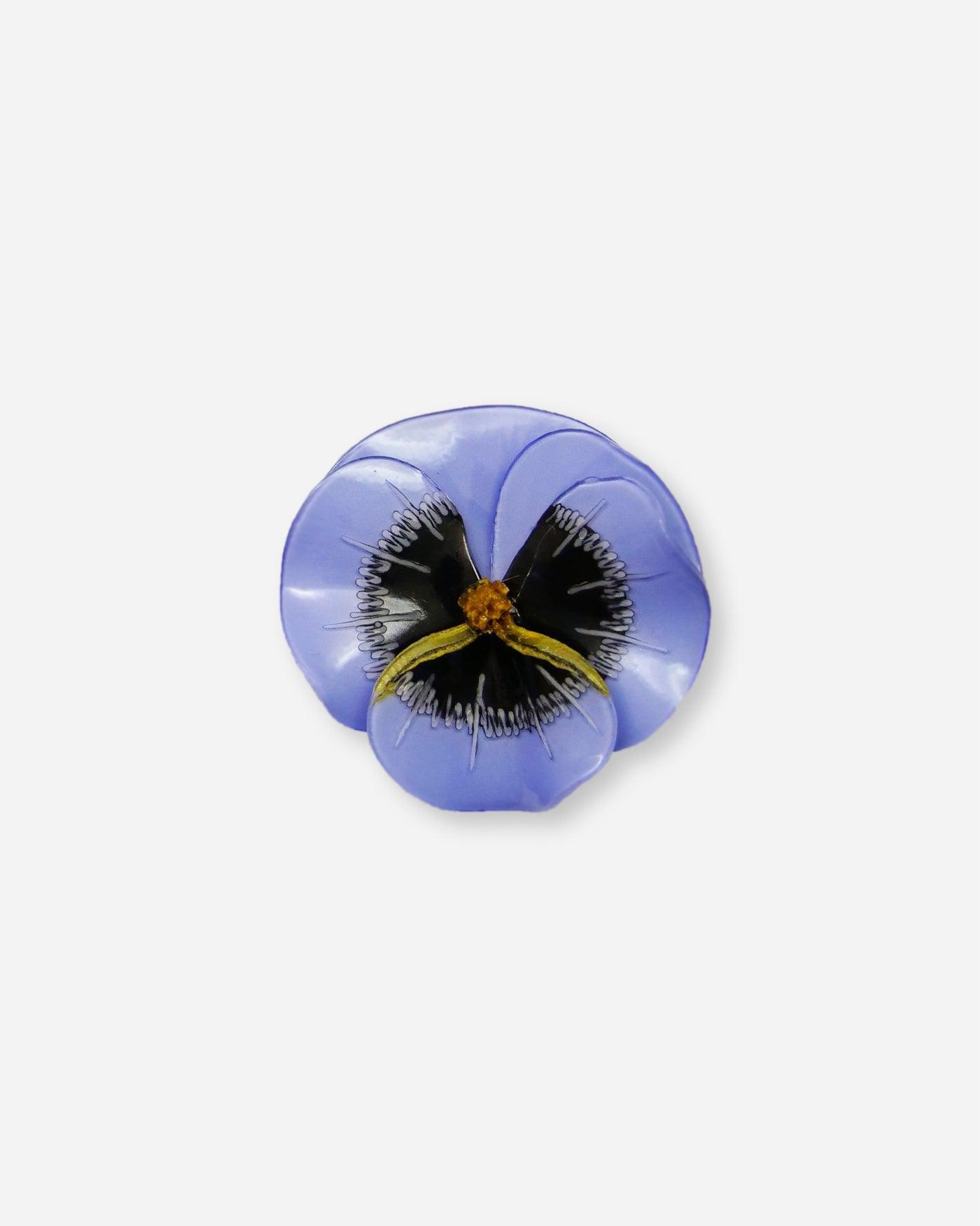 Broche originale en forme de fleur pensee bleue