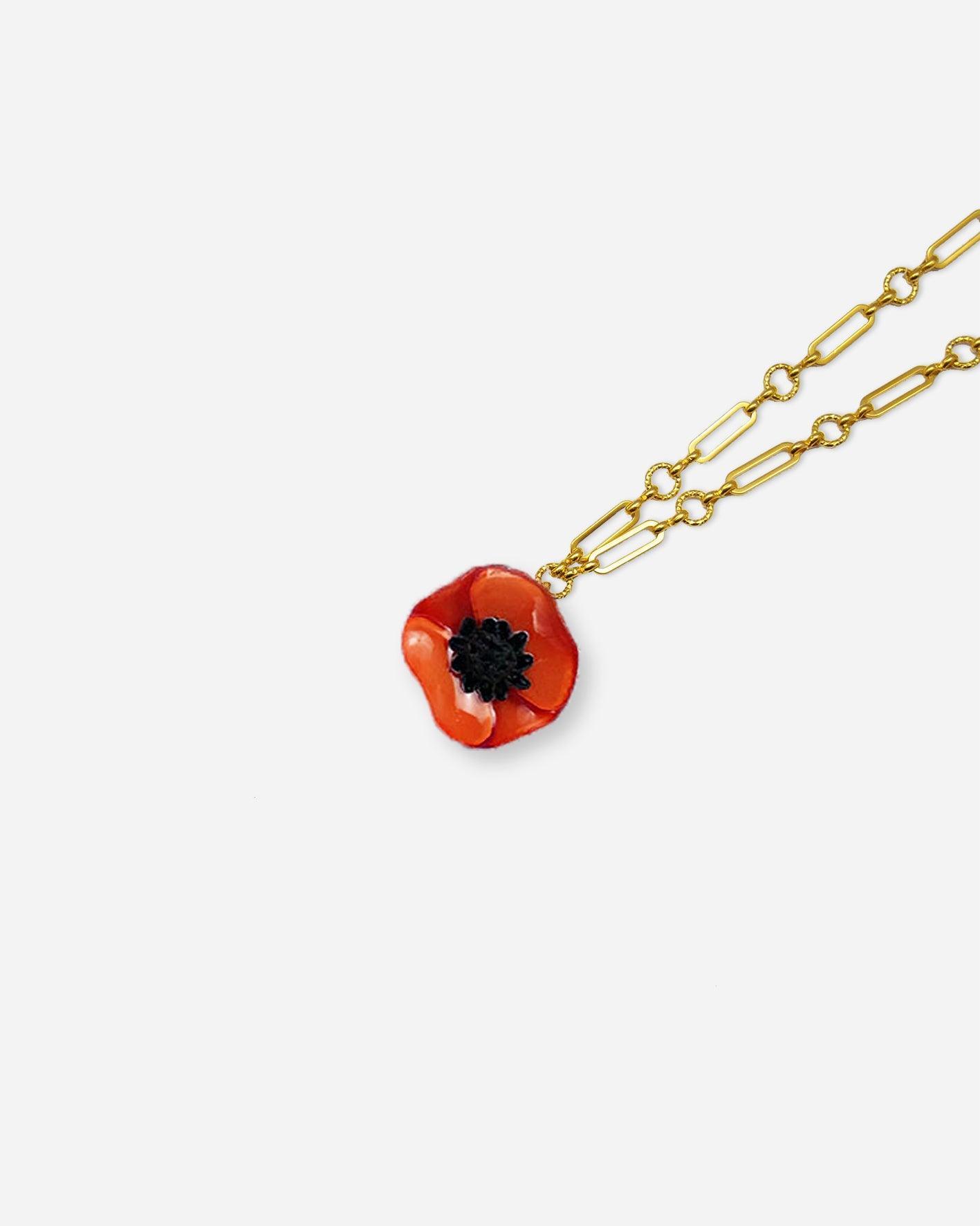 Pendentif anemone orange avec chaine dorée 